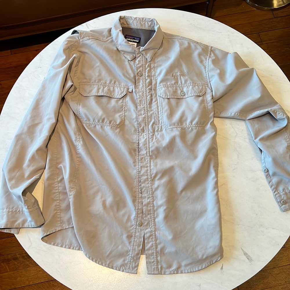 Patagonia Mens fishing shirt size small/khaki